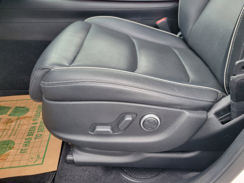 Used 2022 Genesis GV70 2.5T w/ Advanced Package image 28