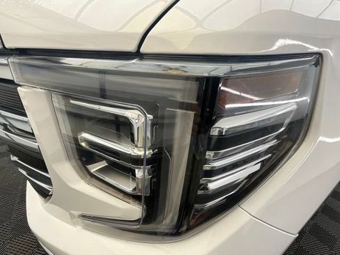 Used 2022 GMC Sierra 1500 SLT w/ SLT Convenience Package AWD/4WD image 25