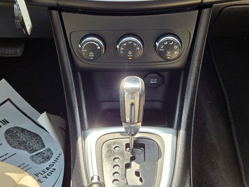Used 2013 Dodge Avenger SXT FWD image 20