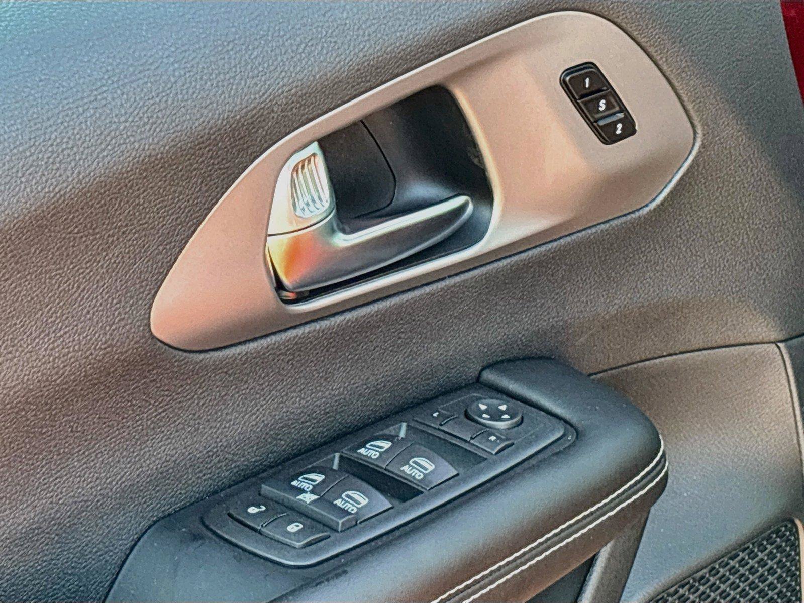 New 2027 Chrysler Pacifica Select AWD/4WD image 20