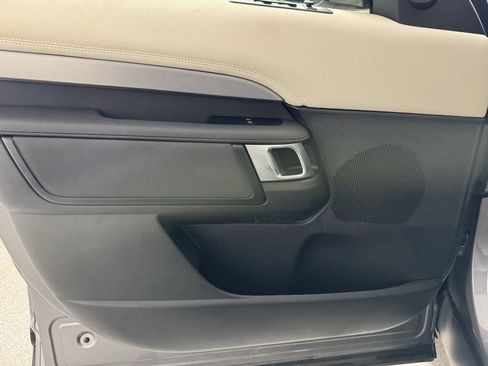 Used 2021 Land Rover Discovery S R-Dynamic image 11