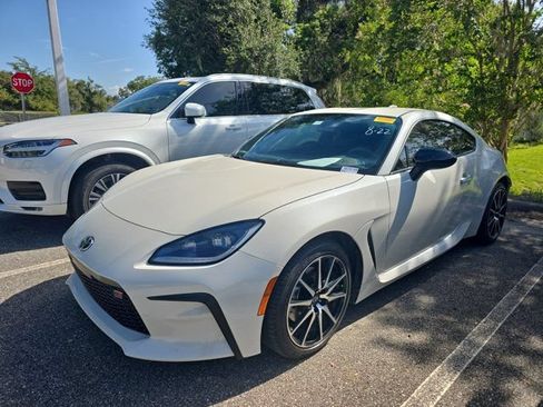 Used 2025 Toyota GR86 RWD image 4