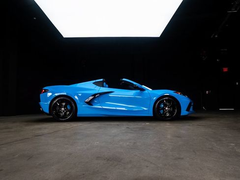 Used 2022 Chevrolet Corvette Stingray Premium Cpe w/ Battery Protection Package RWD image 9