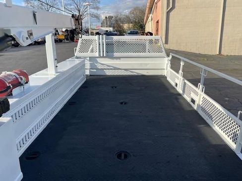 Used 2007 Ford F550 2WD Regular Cab Super Duty image 11