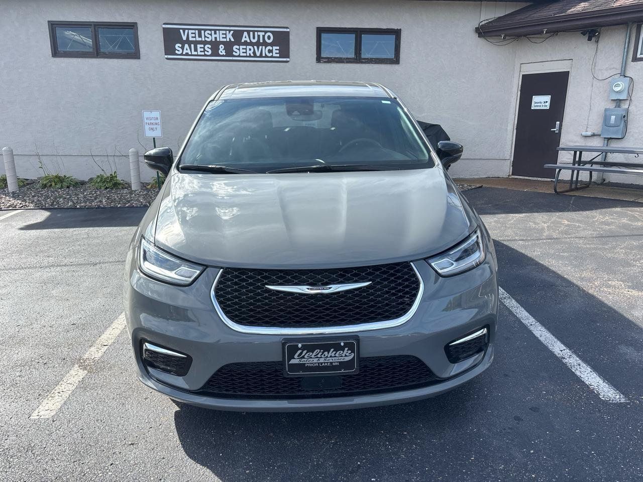 Used 2025 Chrysler Pacifica Select FWD image 8