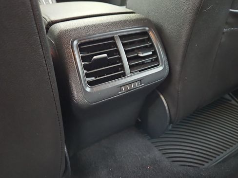 Used 2015 Volkswagen Golf TDI S image 24