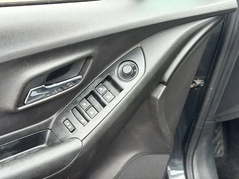 Used 2017 Chevrolet Trax LT image 14