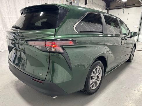 Used 2025 Toyota Sienna LE image 7
