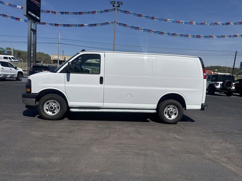 Used 2024 GMC Savana 2500 w/ Driver Convenience Package RWD image 7
