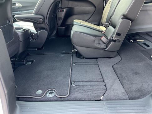 New 2026 Chrysler Pacifica Select image 48