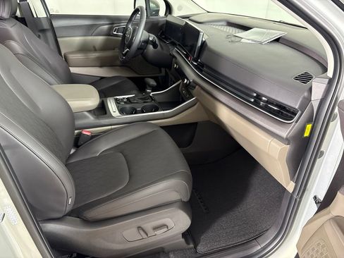 New 2026 Kia Carnival EX FWD image 18