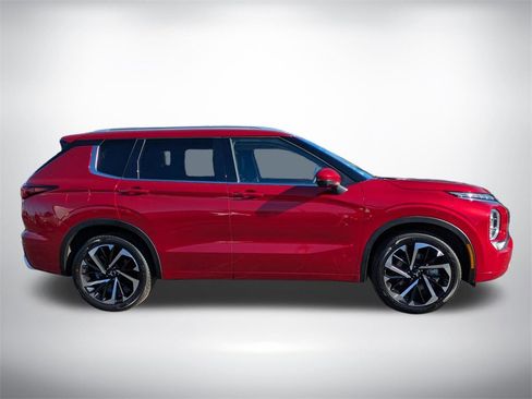 Used 2024 Mitsubishi Outlander SEL image 3