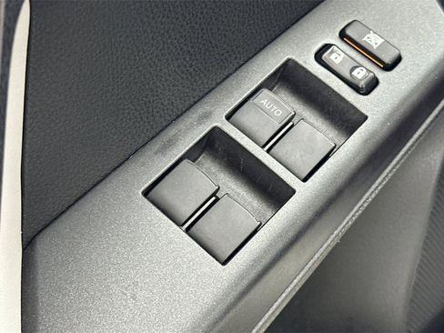 Used 2018 Toyota RAV4 XLE w/ Convenience Package image 12