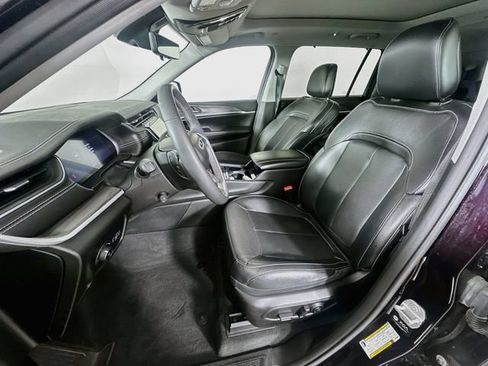 Used 2023 Jeep Grand Cherokee L Limited w/ Luxury Tech Group II AWD/4WD image 32