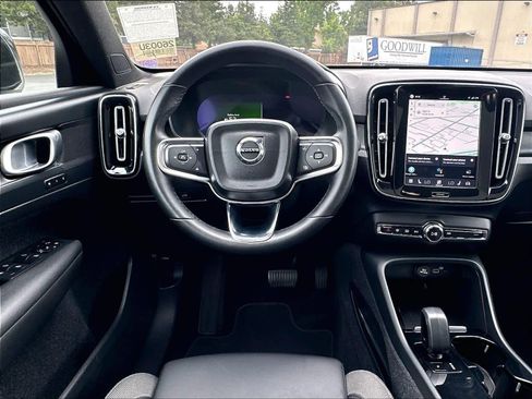 Used 2023 Volvo C40 Recharge Core AWD/4WD image 8