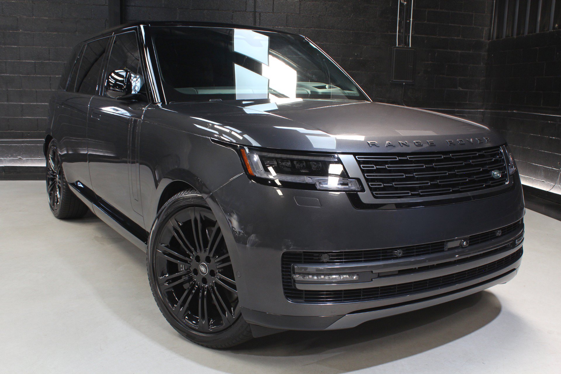 Used 2024 Land Rover Range Rover Long Wheelbase SE AWD/4WD image 9
