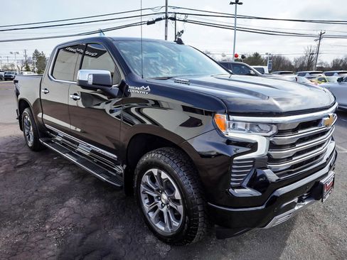 Used 2025 Chevrolet Silverado 1500 High Country w/ Z71 Off-Road Package AWD/4WD image 3