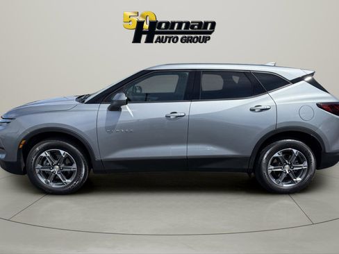 Used 2025 Chevrolet Blazer LT FWD image 2