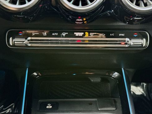 Used 2024 Mercedes-Benz GLB 250 image 15