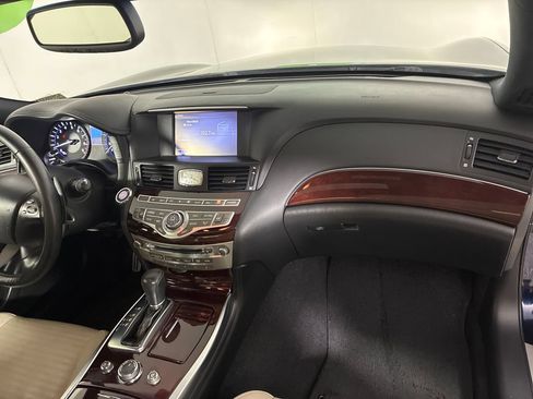 Used 2015 INFINITI Q70 3.7 w/ Sport Package AWD/4WD image 31