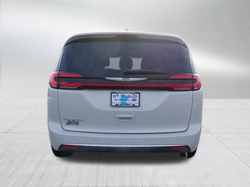 Used 2021 Chrysler Pacifica Touring-L image 6