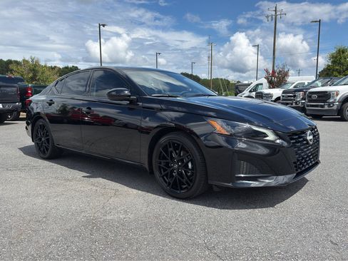 Used 2026 Nissan Altima 2.5 SR w/ SR Midnight Edition Package FWD image 3