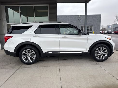 Certified 2023 Ford Explorer Limited w/ Limited Technology Package image 9
