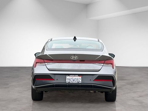 Used 2024 Hyundai Elantra Limited FWD image 5