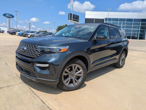 Used 2023 Ford Explorer XLT w/ Equipment Group 202A image 4