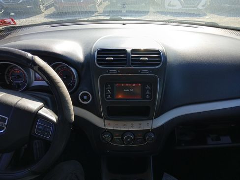 Used 2019 Dodge Journey SE w/ Blacktop Package image 8