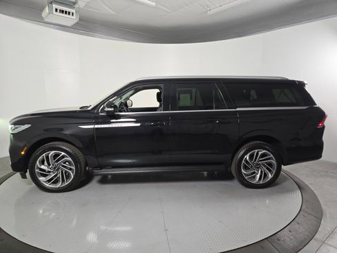 New 2026 Lincoln Navigator L Premier AWD/4WD image 8