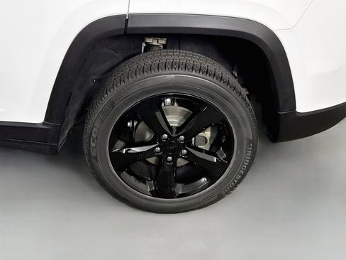 Used 2023 Jeep Grand Cherokee Altitude AWD/4WD image 36