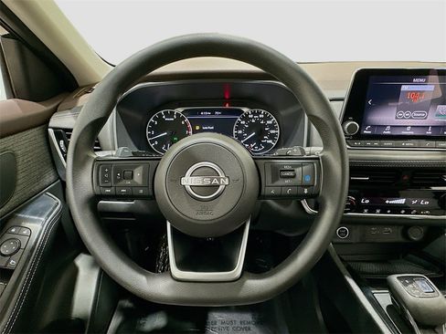 Used 2022 Nissan Rogue SV image 11