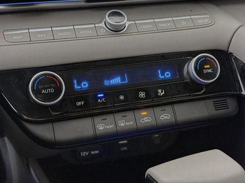 Used 2025 Hyundai Elantra SEL image 19