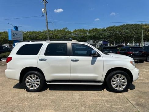 Used 2017 Toyota Sequoia Platinum RWD image 4