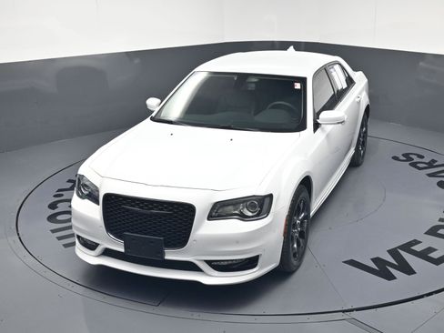 Used 2023 Chrysler 300 Touring L w/ Comfort Group image 29