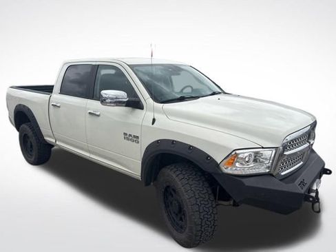 Used 2017 RAM 1500 Laramie AWD/4WD image 4