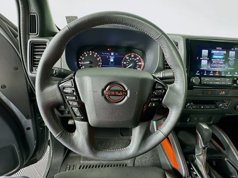 Used 2022 Nissan Frontier PRO-4X w/ Technology Package AWD/4WD image 11