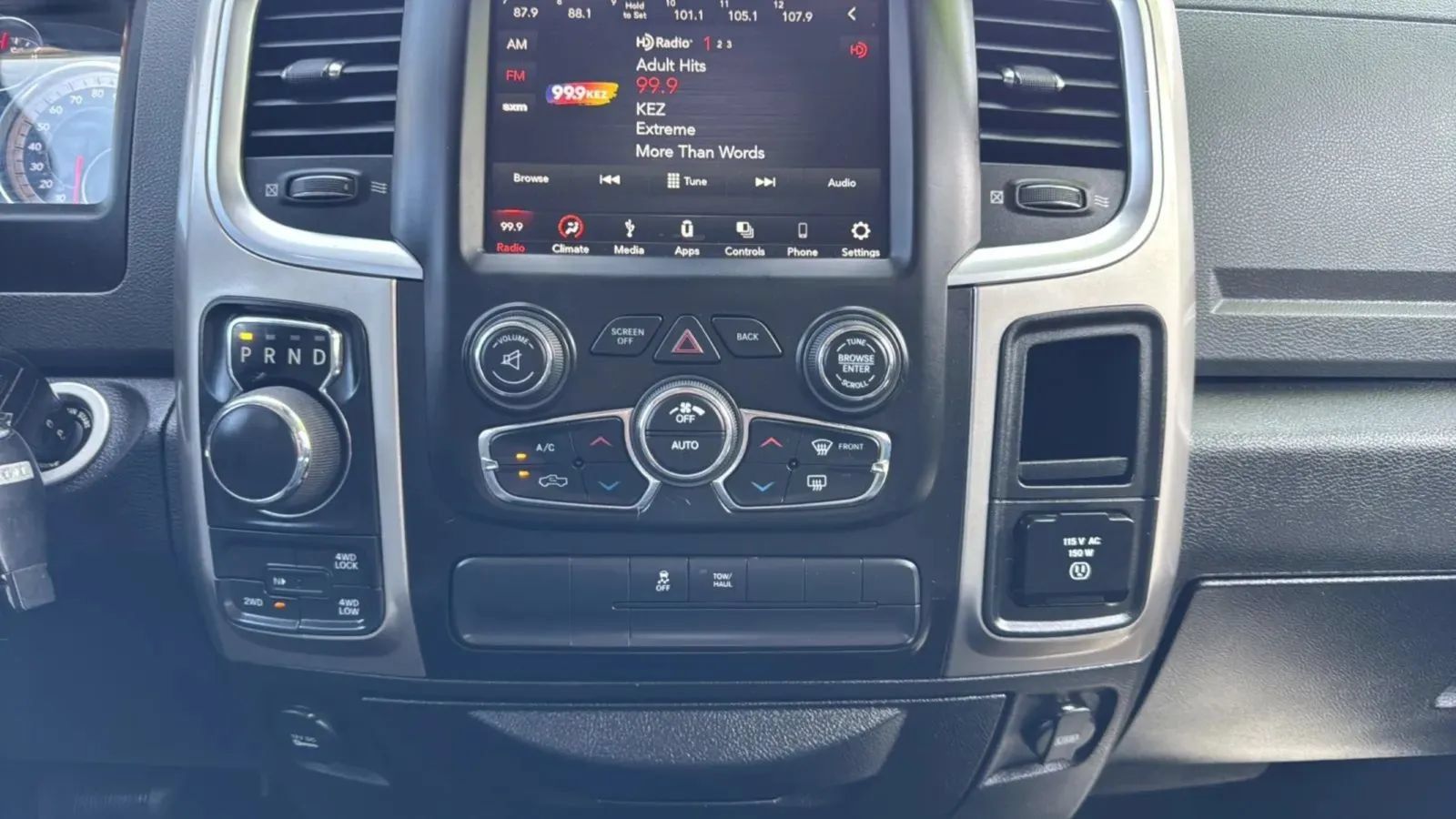 Used 2019 RAM 1500 Classic SLT w/ Luxury Group AWD/4WD image 32