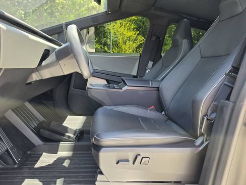 Used 2024 Tesla Cybertruck Cyberbeast AWD/4WD image 11