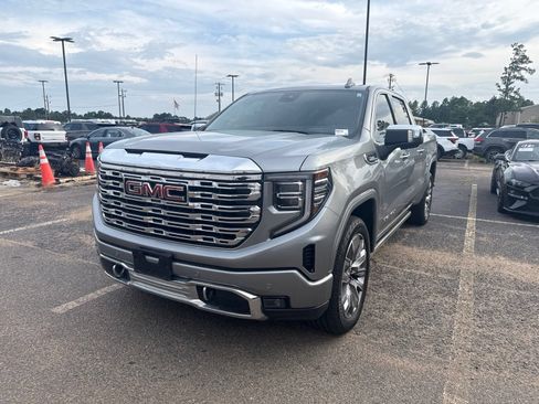 Used 2023 GMC Sierra 1500 Denali w/ Denali Reserve Package AWD/4WD image 3