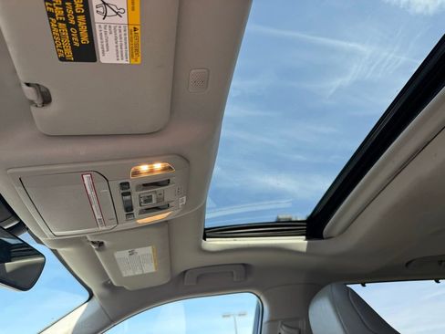 Used 2021 Toyota Highlander XLE AWD/4WD image 17