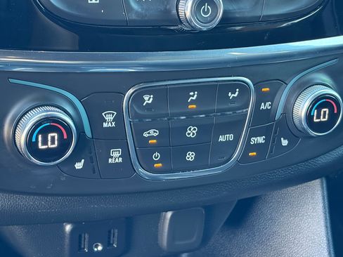 Used 2023 Chevrolet Traverse LT FWD image 28