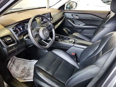 Used 2021 Nissan Rogue SL image 2