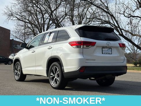 Used 2017 Toyota Highlander LE image 6