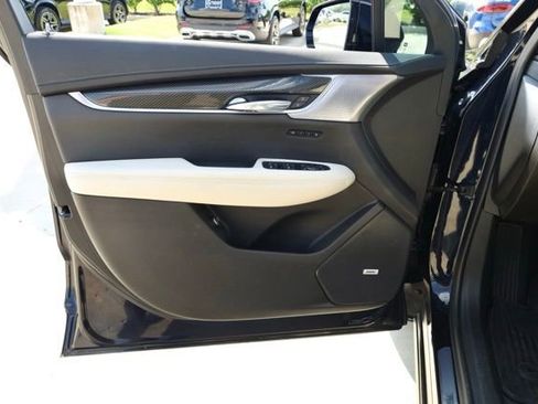 Used 2022 Cadillac XT6 Sport w/ Technology Package image 24