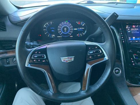 Used 2017 Cadillac Escalade ESV 4WD image 36