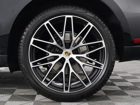 Used 2023 Porsche Macan AWD/4WD image 16