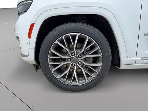 Used 2023 Jeep Grand Cherokee L Summit AWD/4WD image 25