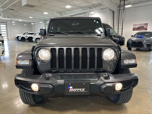 Used 2021 Jeep Wrangler Unlimited Sahara image 2